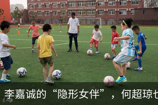 李嘉诚的“隐形女伴”，何超琼也一样的传奇之路